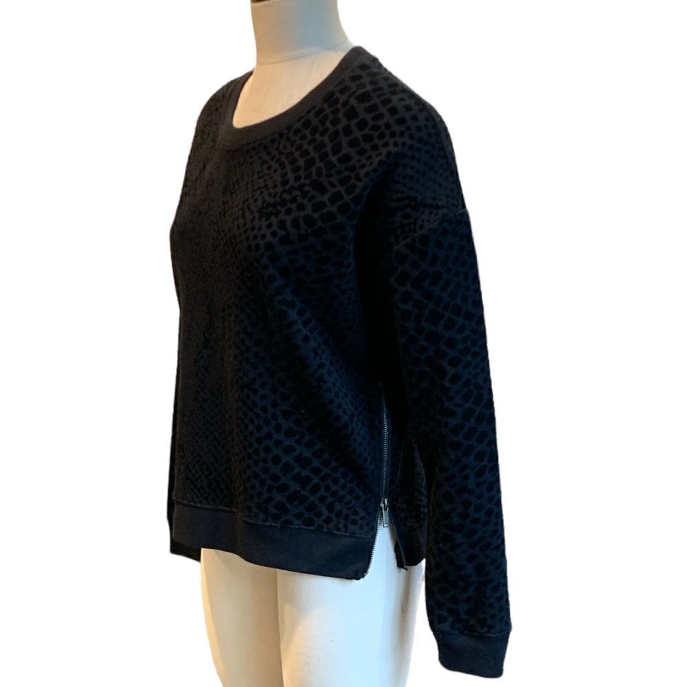 Rails M Marlo Flocked Cobra Print Boxy Pullover D… - image 6